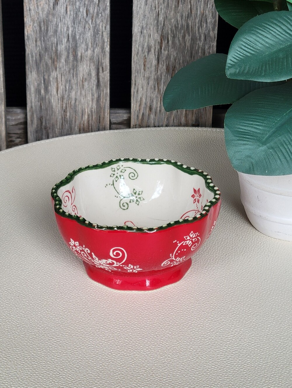 Temptations Floral Lace Festive Red Ceramic Scalloped Bowl with Green Trim